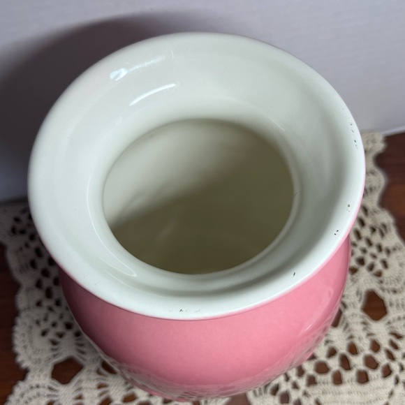 Teleflora Pink Ceramic Vase with White Rose & Hummingbird Relief – 9” Tall - Picture 4 of 12